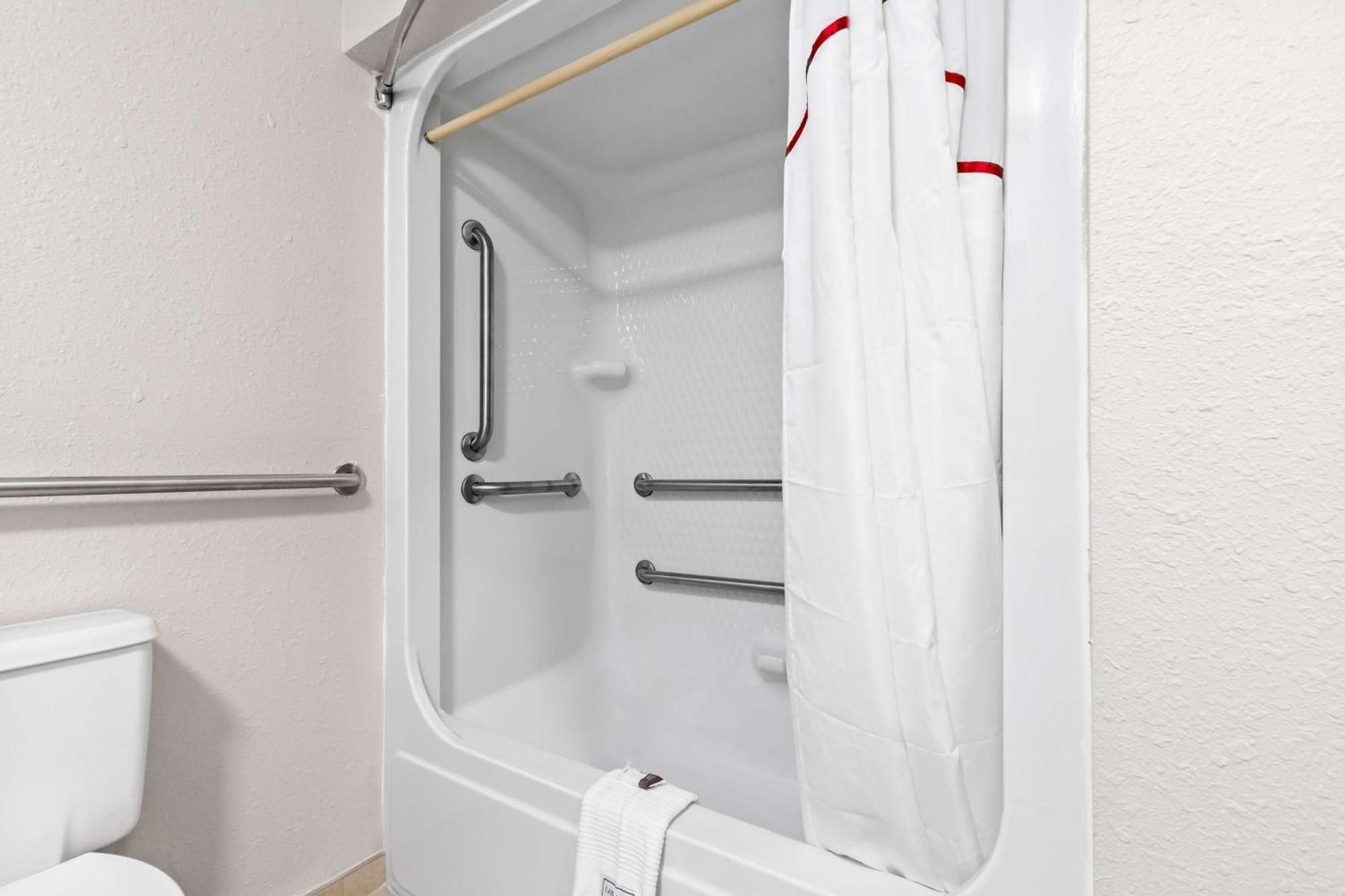 Red Lion Inn & Suites Pontoon Beach 外观 照片
