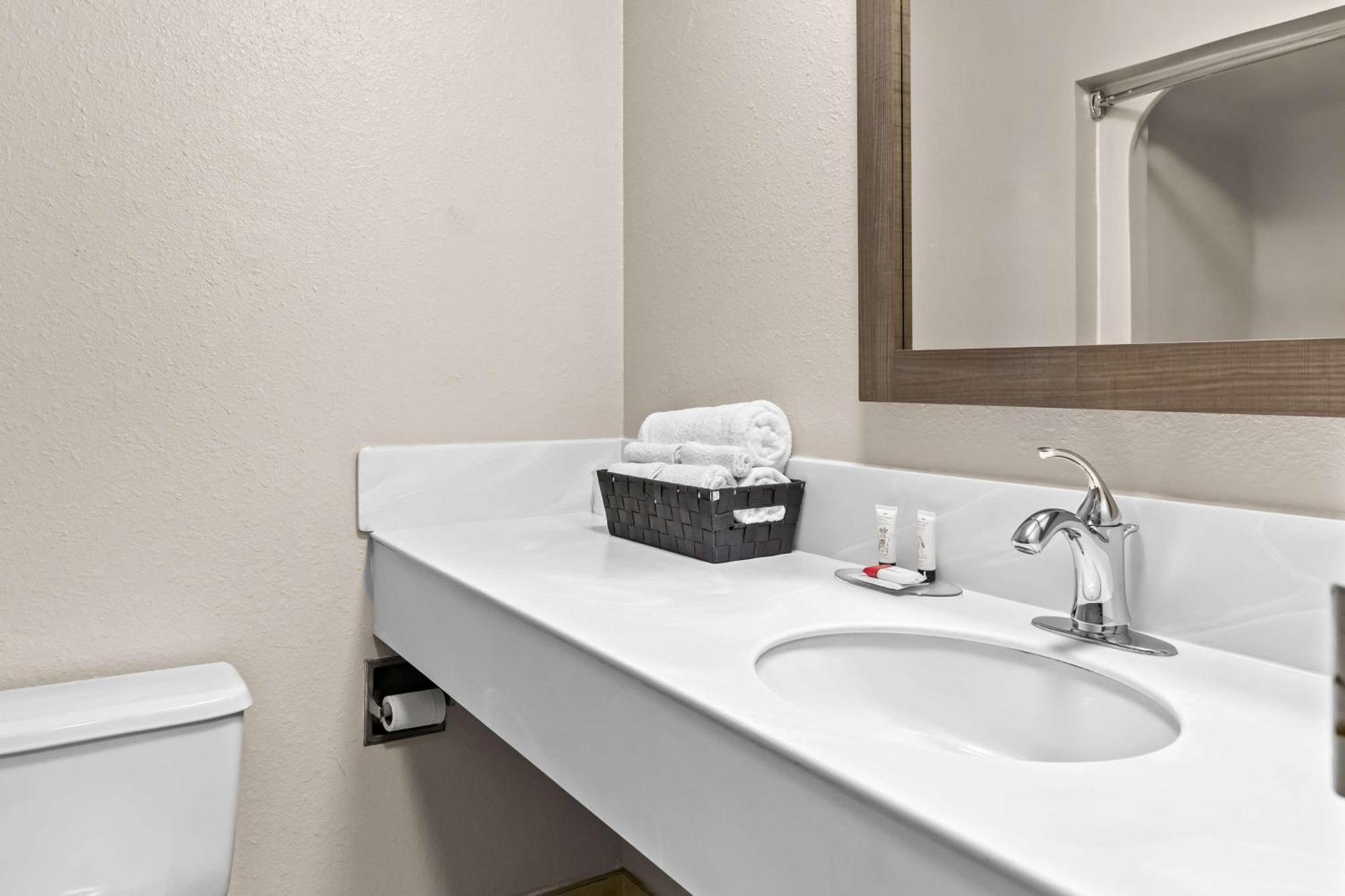 Red Lion Inn & Suites Pontoon Beach 外观 照片